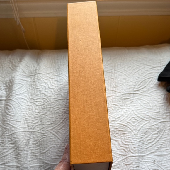 Louis Vuitton Magnetic Orange Box and LV Red Ribbon - Picture 6 of 7